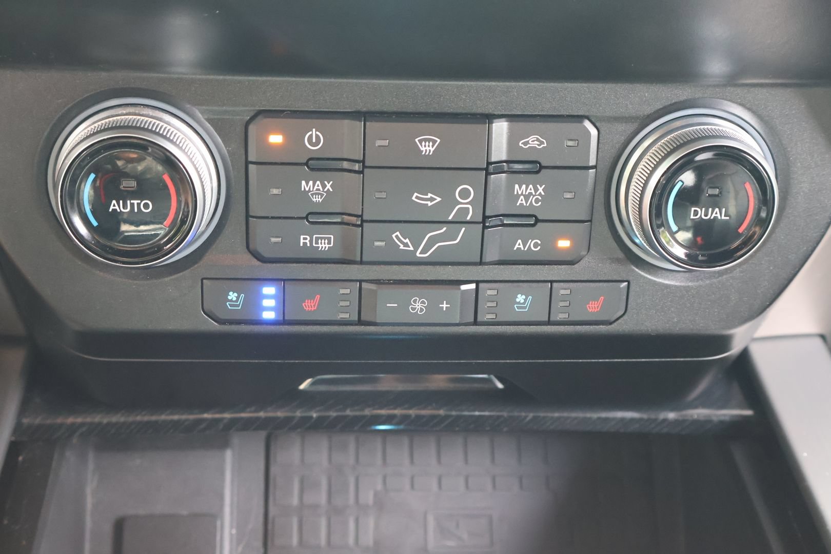 Used 2020 Ford F250 Platinum w/ Tremor Off-Road Package AWD/4WD image 28