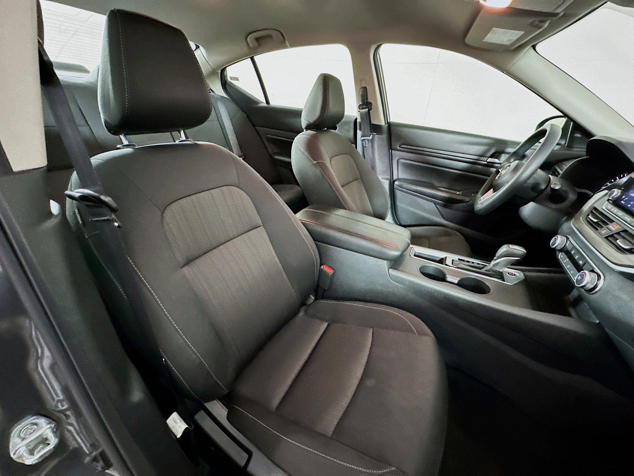 Used 2025 Nissan Altima 2.5 SV image 28