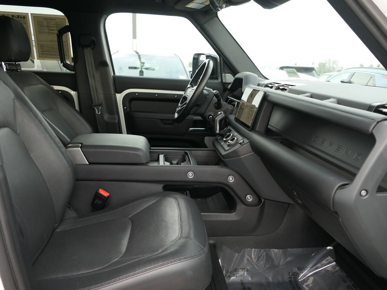 Used 2024 Land Rover Defender 130 X-Dynamic SE image 30