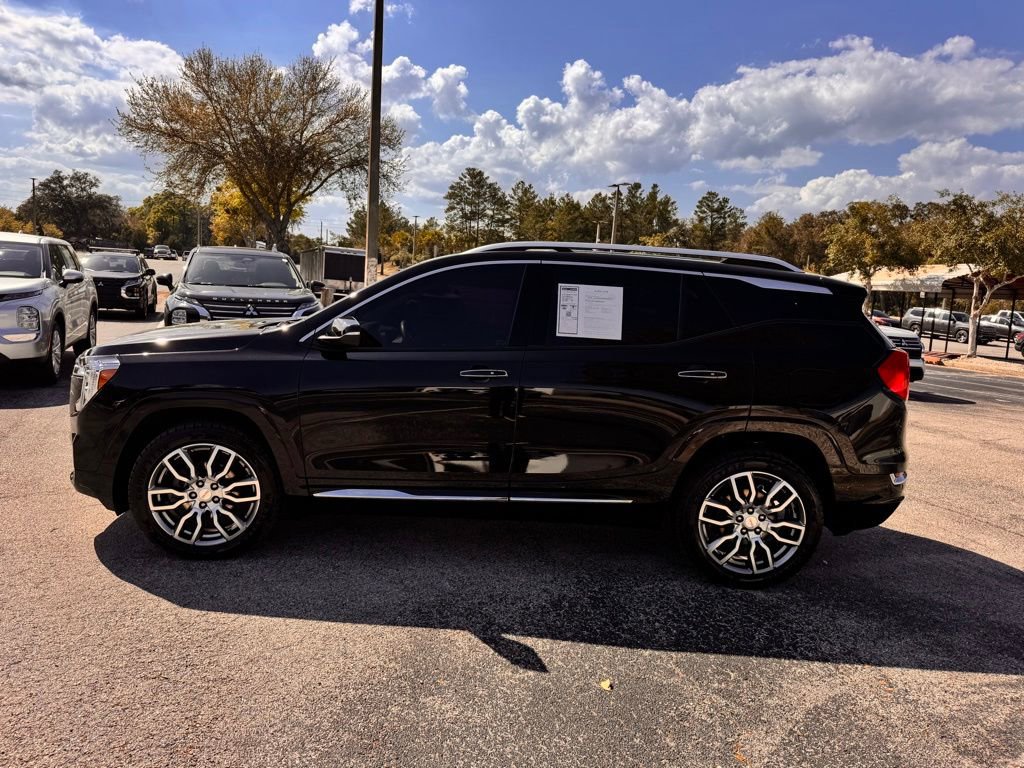 Used 2023 GMC Terrain Denali image 4