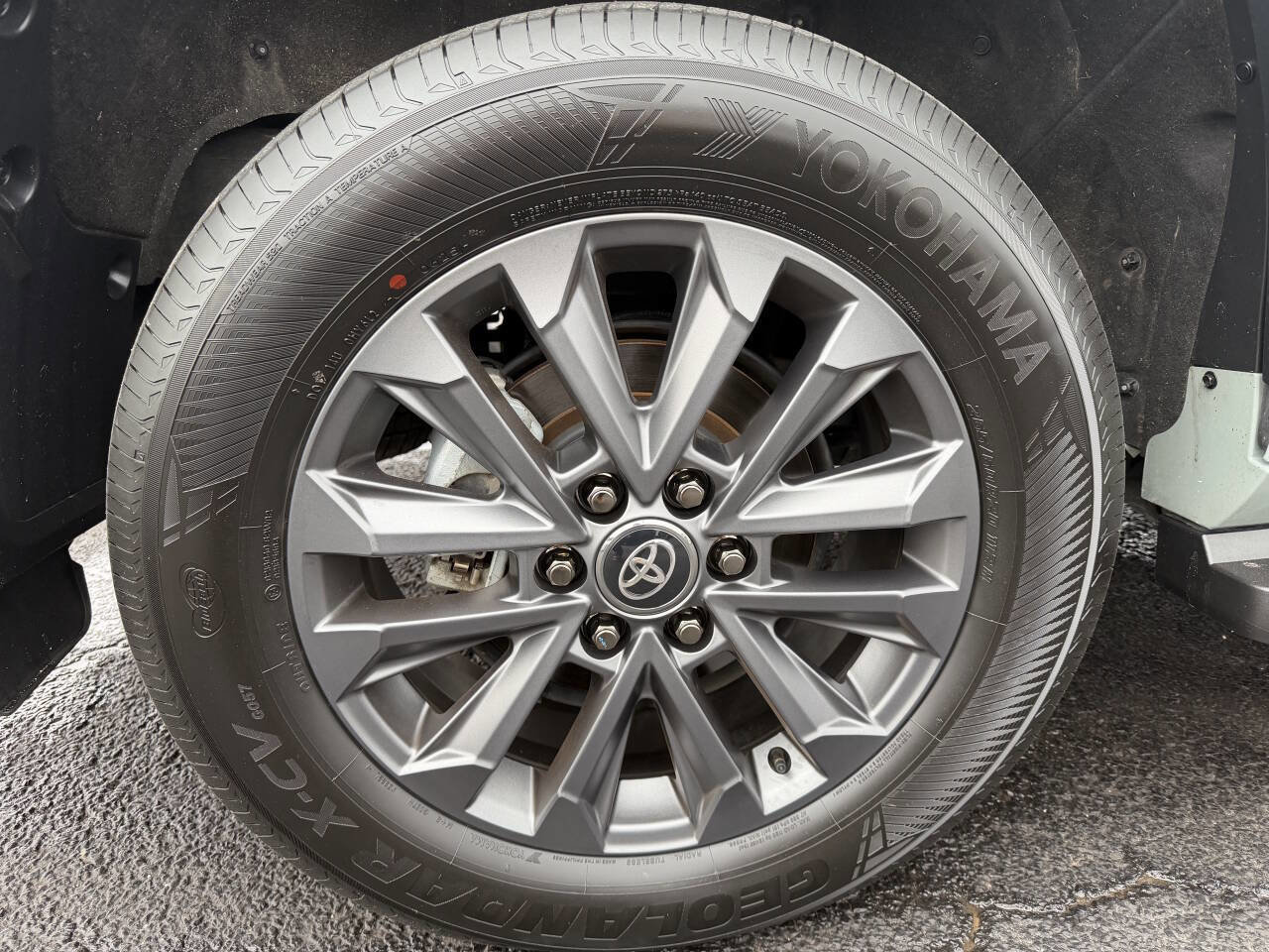 Used 2024 Toyota Sequoia Limited w/ Tow Technology Package AWD/4WD image 22