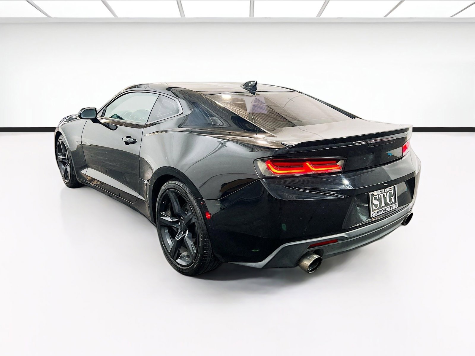 Used 2017 Chevrolet Camaro LT w/ RS Package RWD image 6