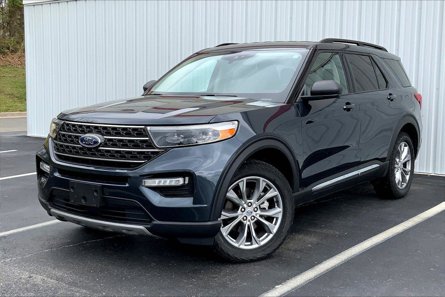 Used 2022 Ford Explorer XLT w/ Equipment Group 202A image 1