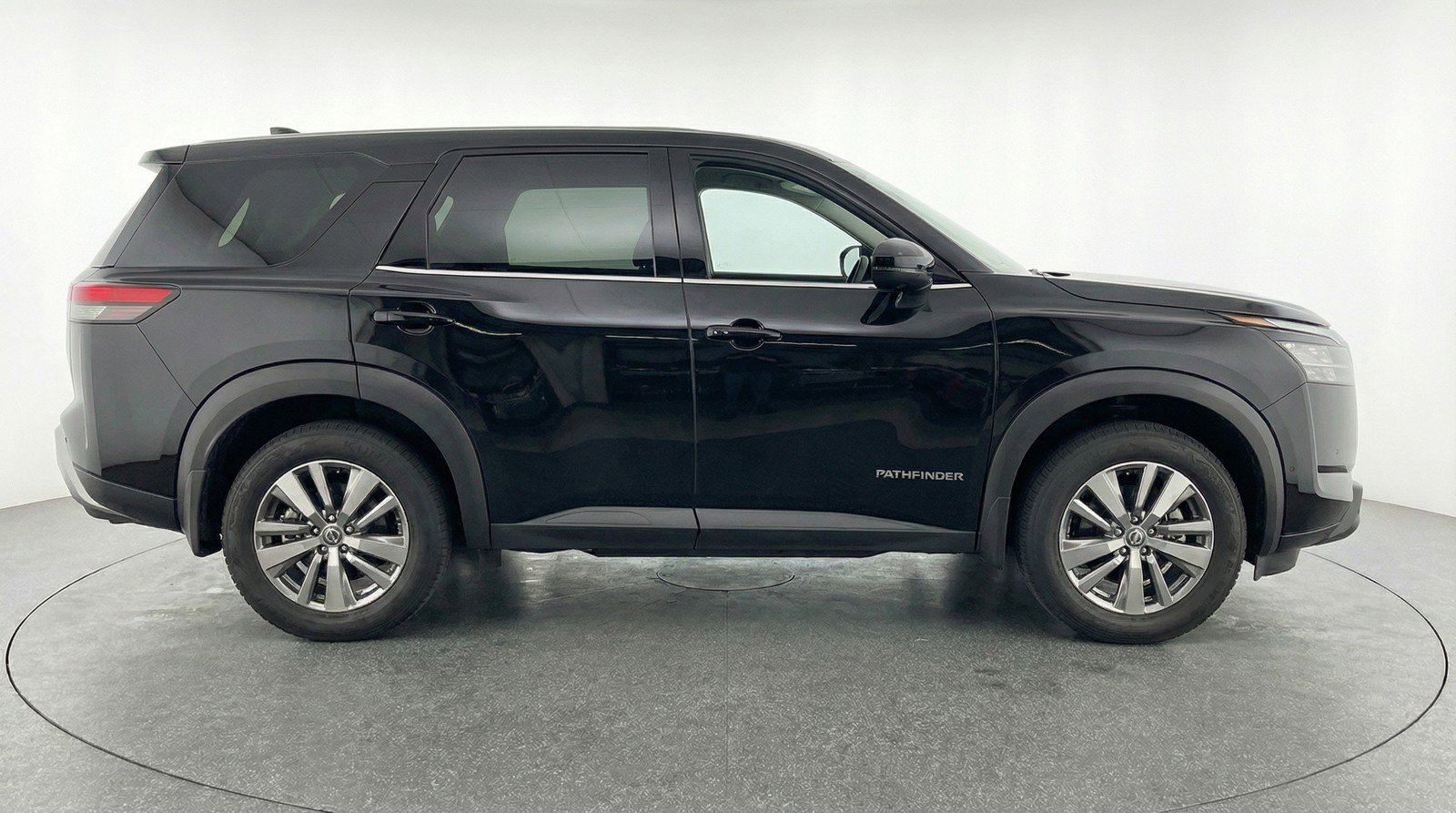 Used 2025 Nissan Pathfinder SV FWD image 11