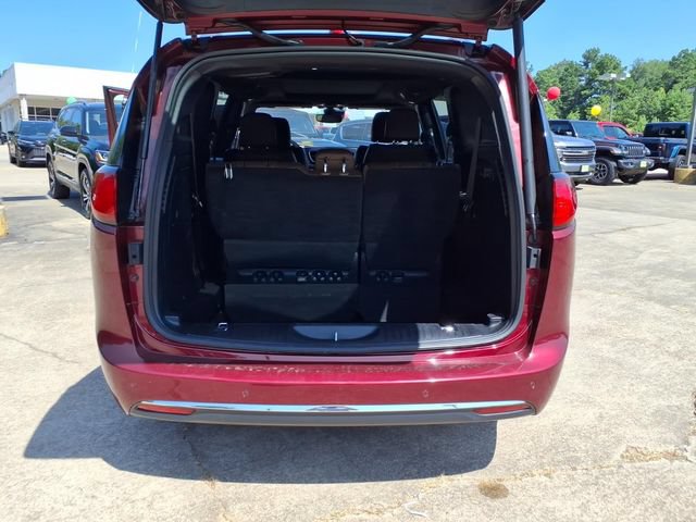Used 2020 Chrysler Pacifica Limited w/ Advanced Safetytec Group FWD image 19