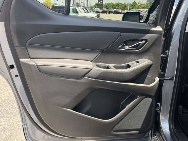 Used 2021 Chevrolet Traverse RS w/ LPO, Floor Liner Package FWD image 17