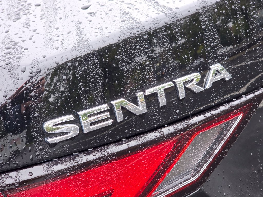 Used 2024 Nissan Sentra SV FWD image 13