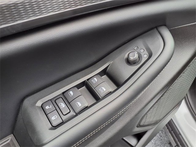 Used 2024 Jeep Grand Cherokee Altitude image 11