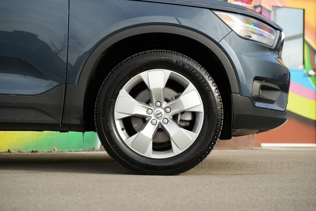 Used 2021 Volvo XC40 T5 Momentum w/ Premium Package image 5