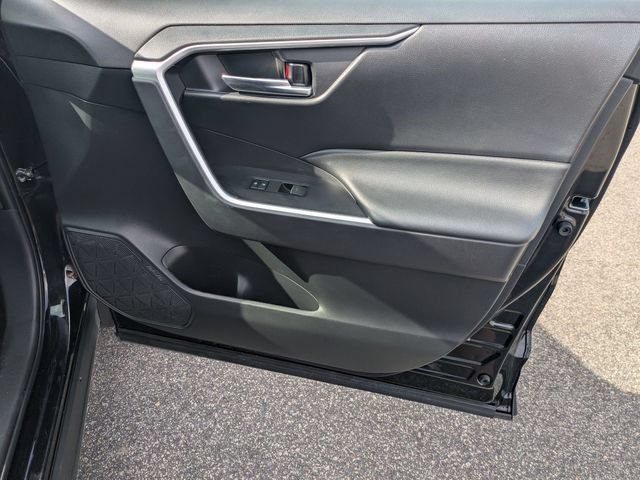Used 2022 Toyota RAV4 XLE FWD image 33