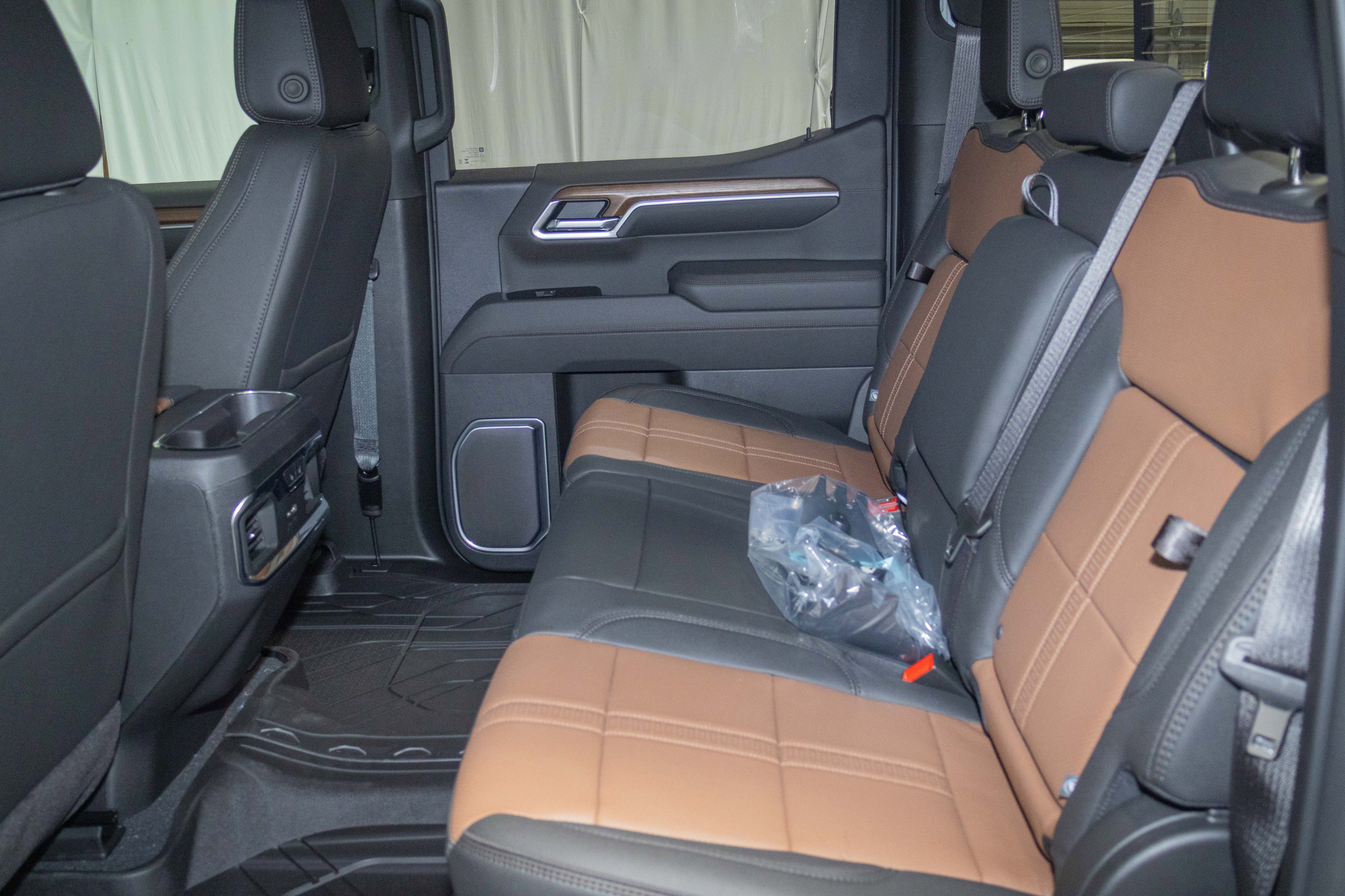 New 2026 Chevrolet Silverado 1500 High Country w/ High Country Premium Package AWD/4WD image 10