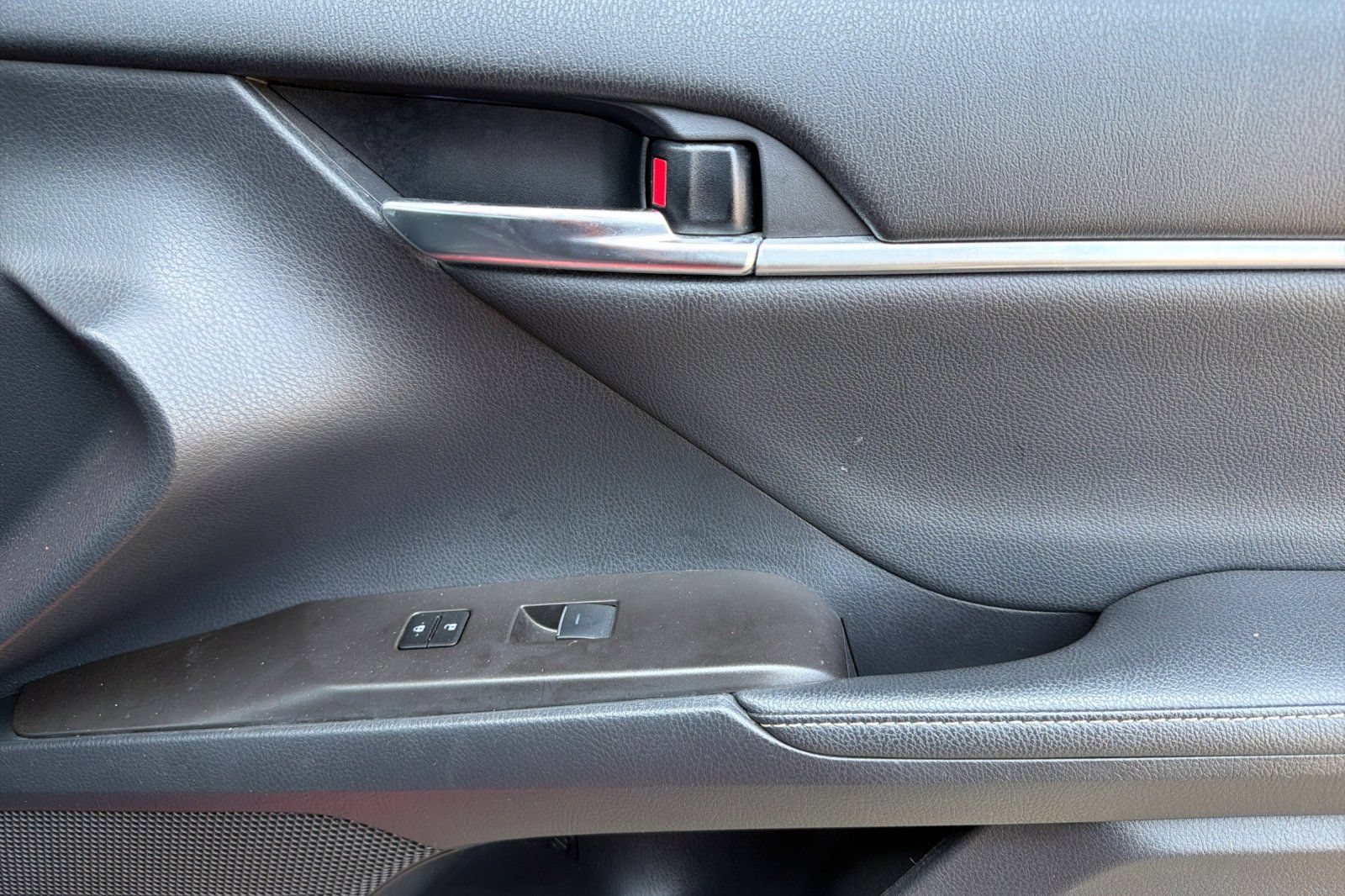 Used 2021 Toyota Camry XSE FWD image 21