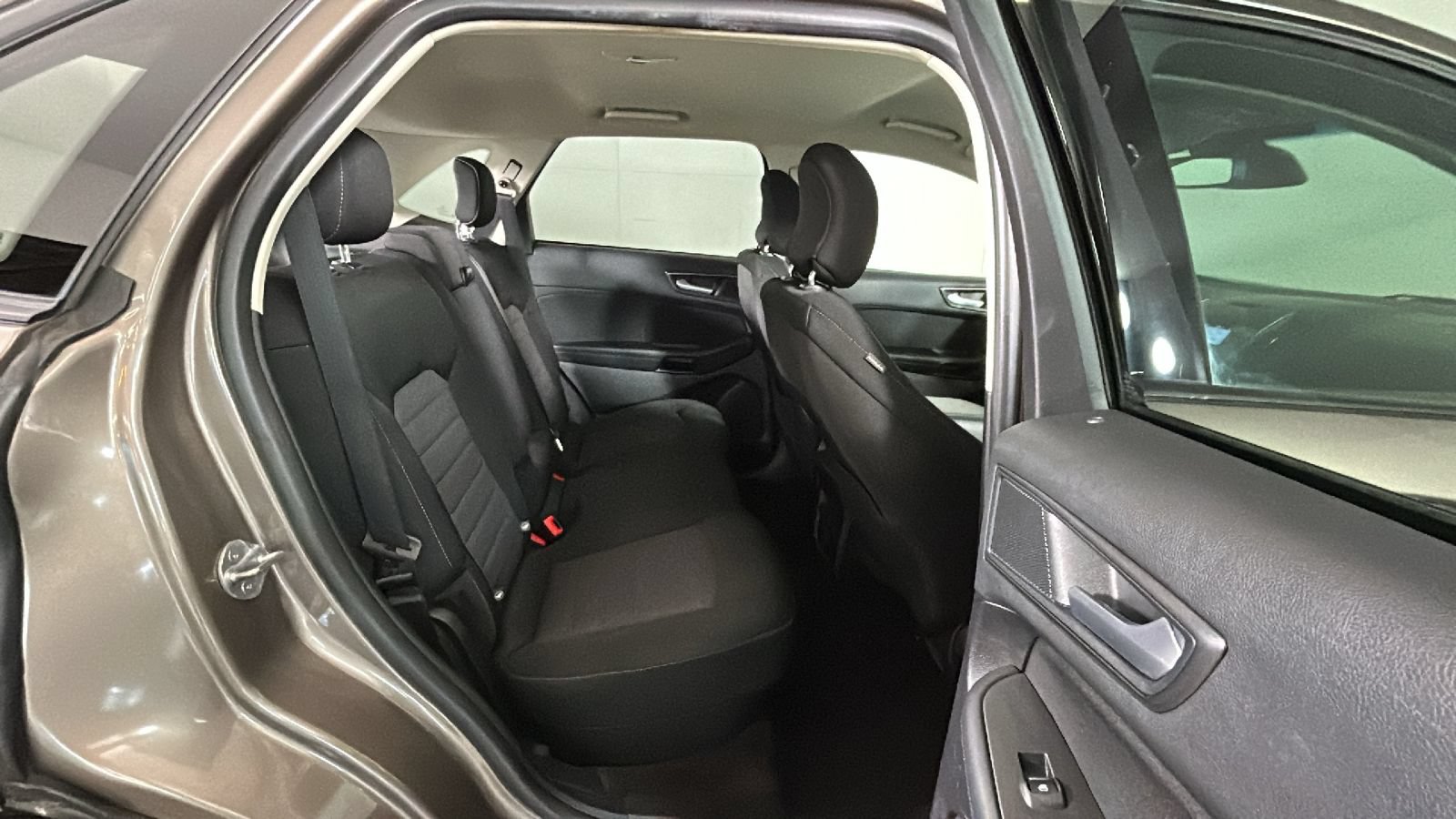 Used 2019 Ford Edge SE AWD/4WD image 34