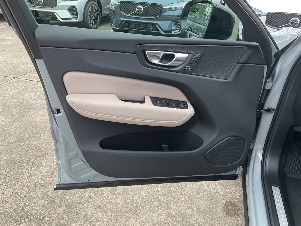 New 2027 Volvo XC60 B5 Core AWD/4WD image 11