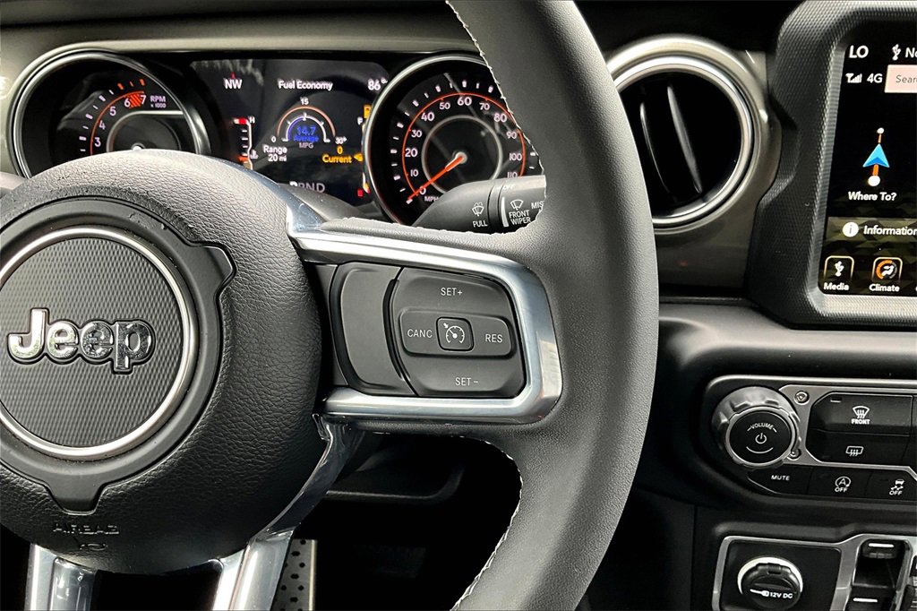 Used 2023 Jeep Wrangler Sahara image 12