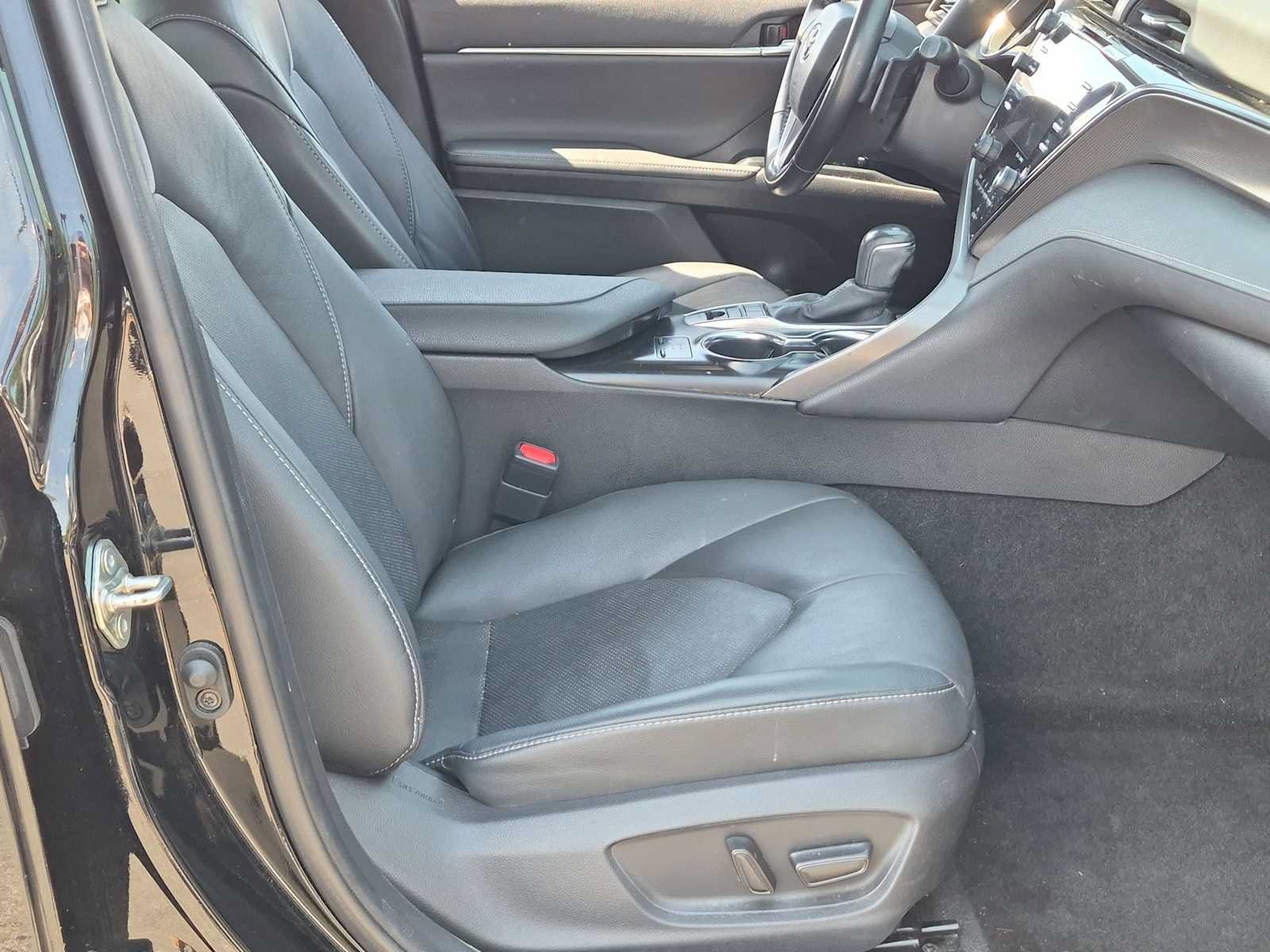 Used 2020 Toyota Camry XSE FWD image 24
