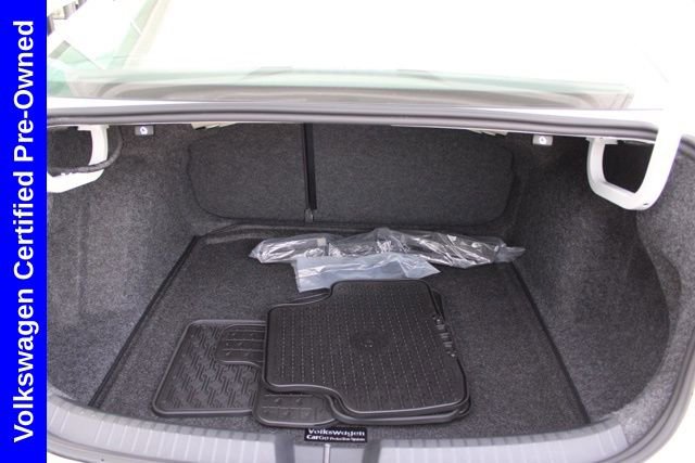 Used 2025 Volkswagen Jetta SE FWD image 9