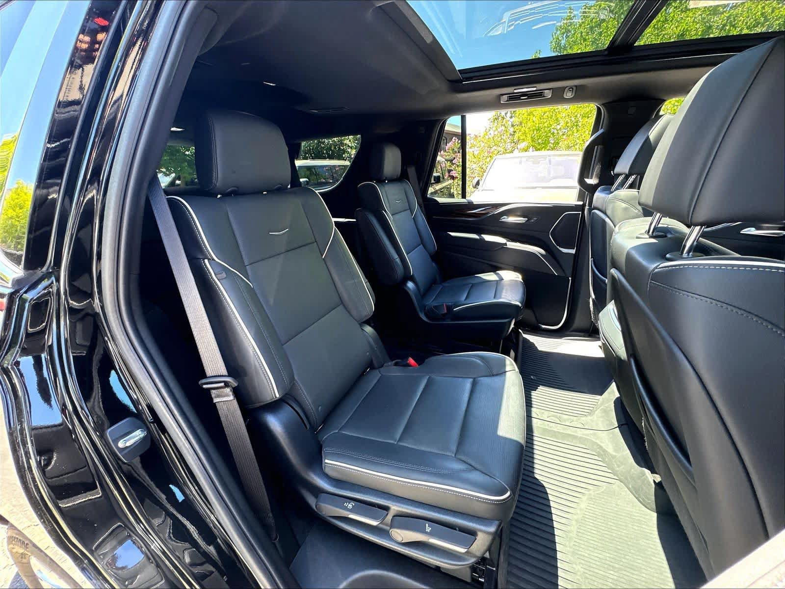 Used 2024 Cadillac Escalade Premium Luxury w/ LPO, Floor Liner Package AWD/4WD image 29