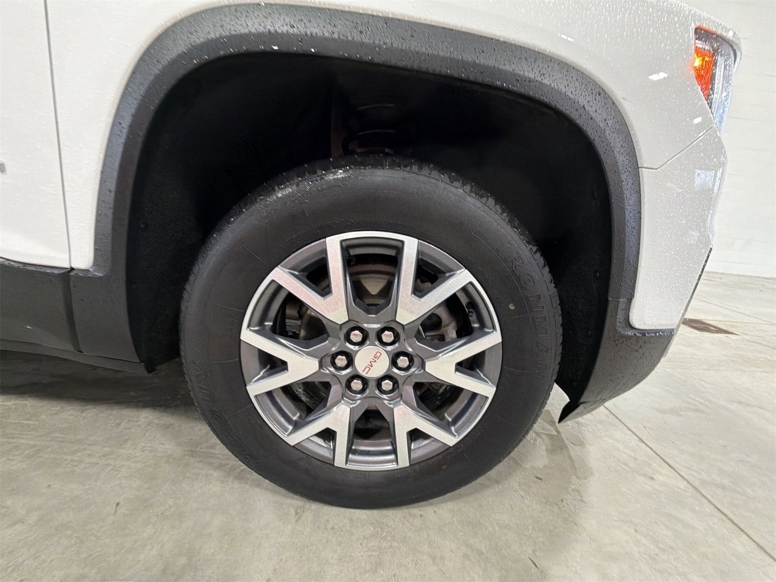 Used 2023 GMC Acadia SLT image 33