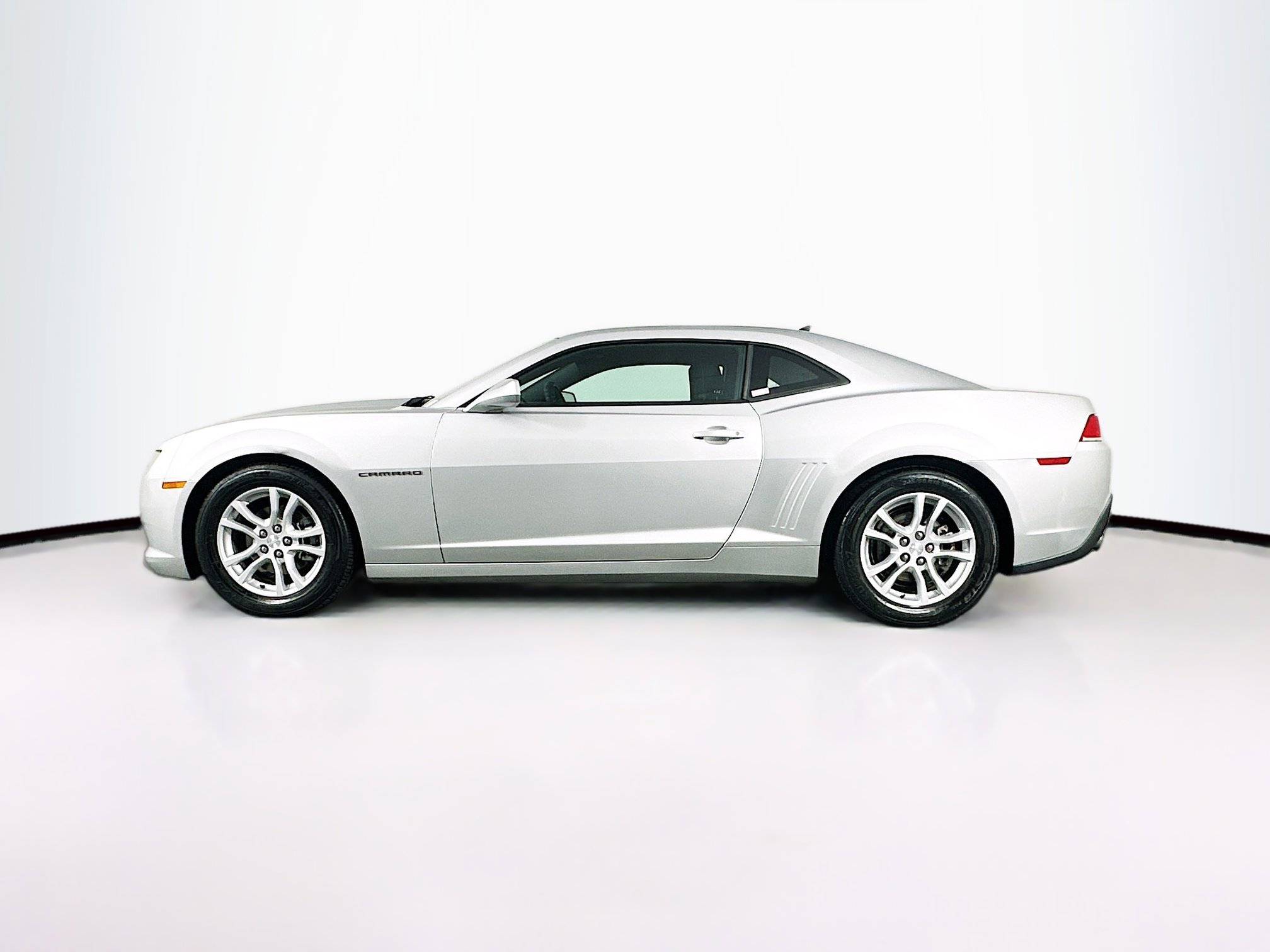 Used 2015 Chevrolet Camaro LS RWD image 4