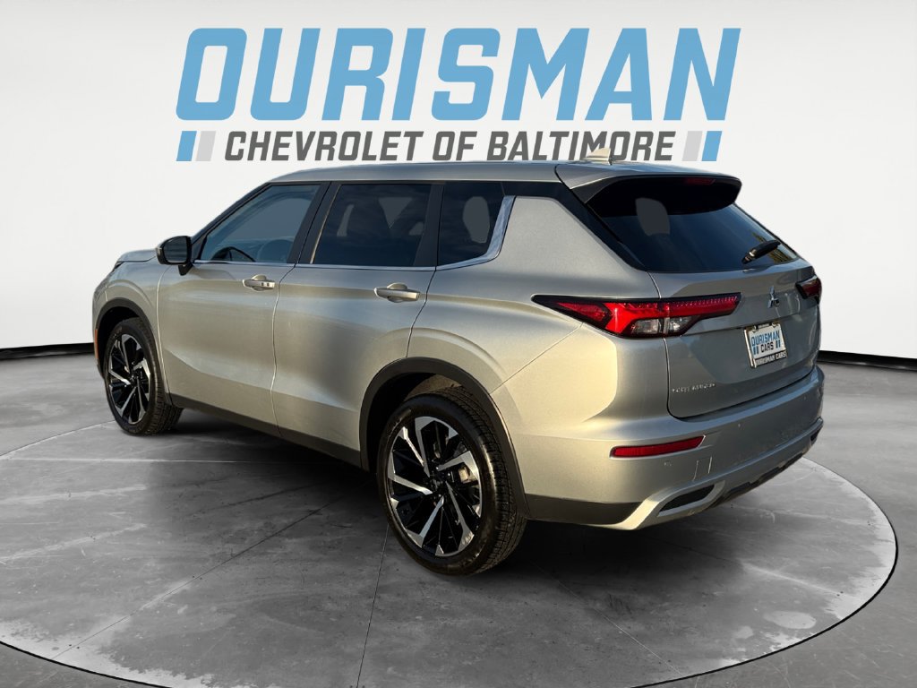 Used 2024 Mitsubishi Outlander AWD image 4