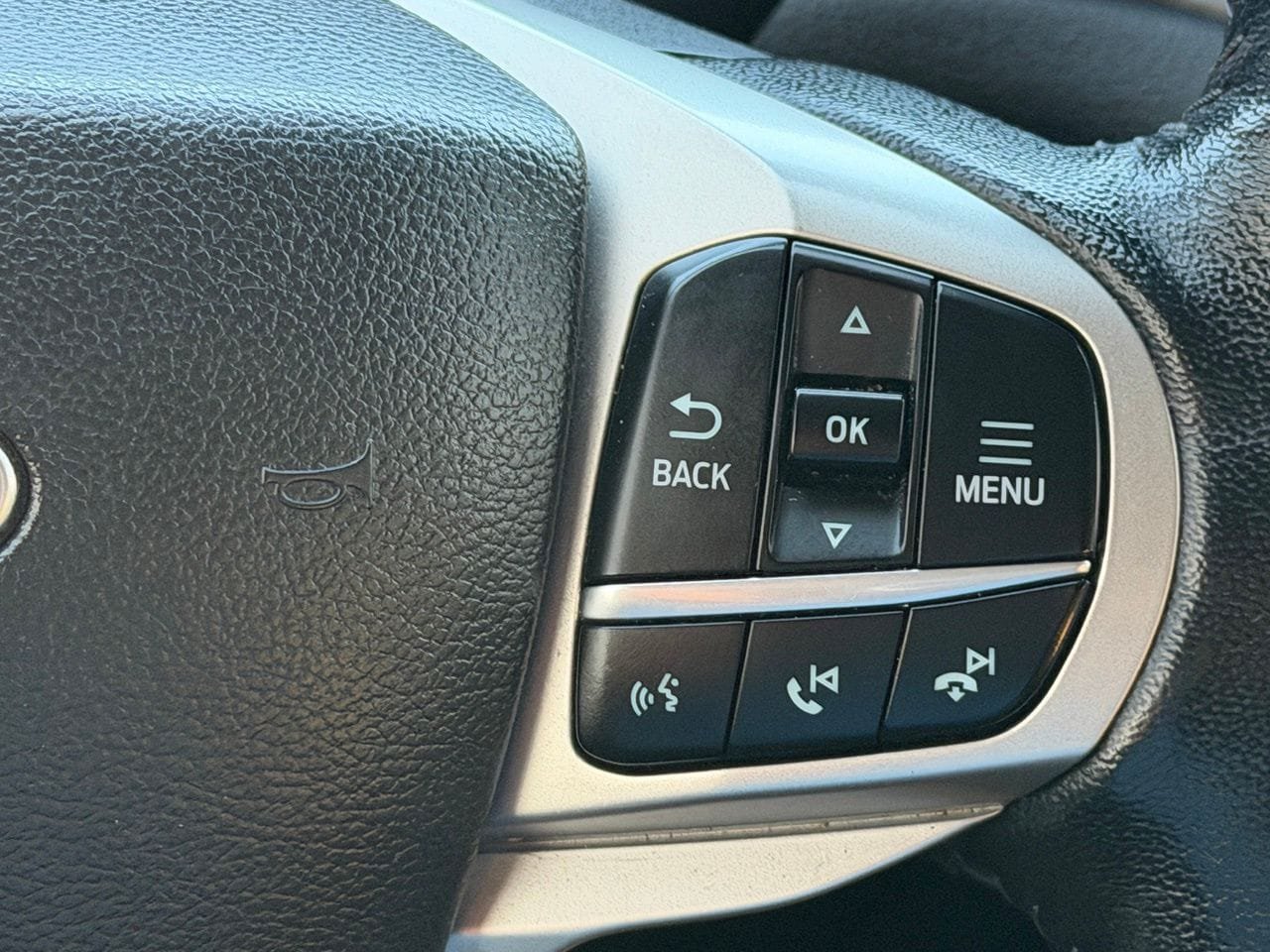Used 2022 Ford Explorer Limited w/ Equipment Group 301A RWD image 19