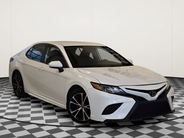 Used 2020 Toyota Camry SE w/ Carpet Mat Package