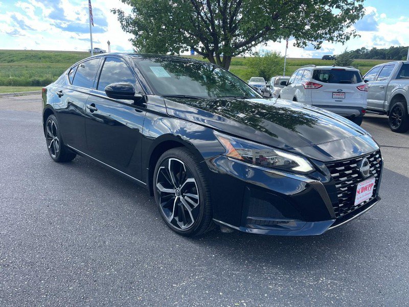 Used 2024 Nissan Altima 2.5 SR AWD/4WD image 2