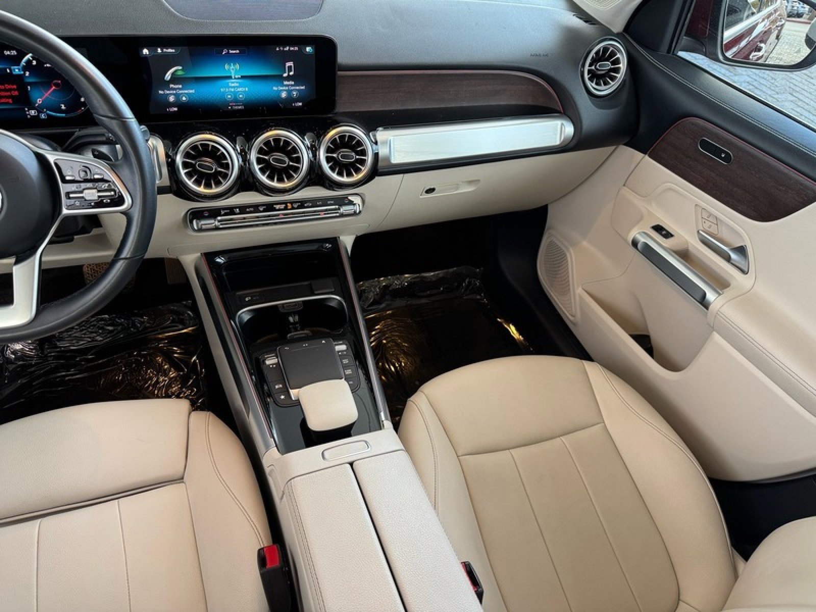 Certified 2022 Mercedes-Benz GLB 250 4MATIC w/ Premium Package Lite image 18