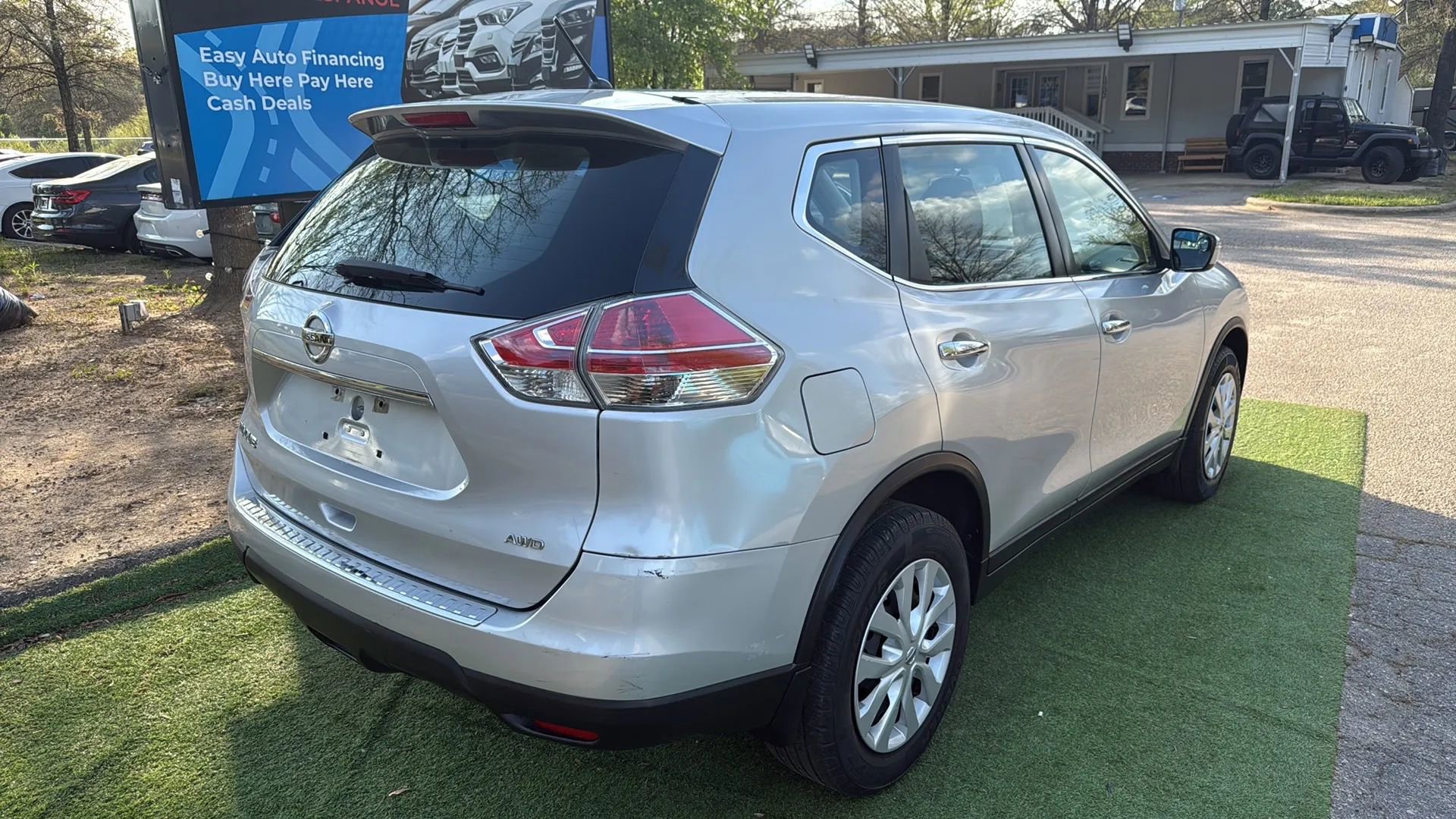 Used 2015 Nissan Rogue S image 8