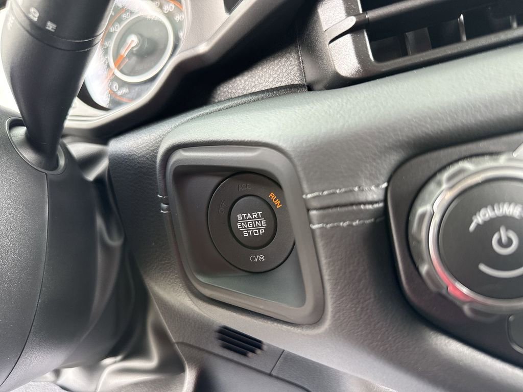 New 2025 Jeep Gladiator Mojave w/ Steel Bumper Group image 19