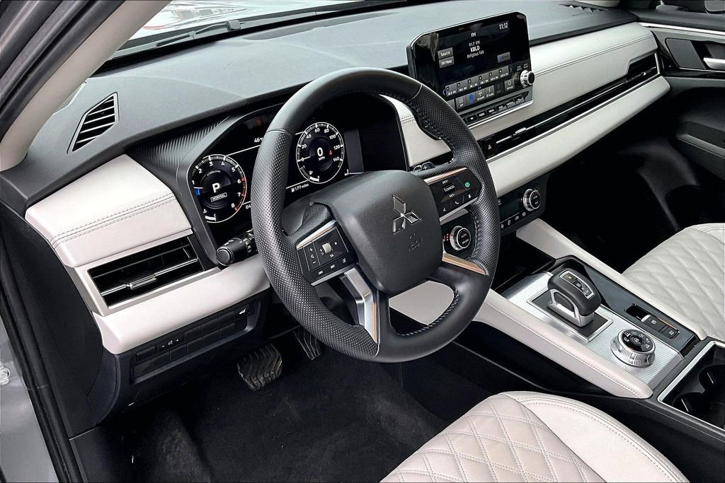 Used 2024 Mitsubishi Outlander SEL image 14