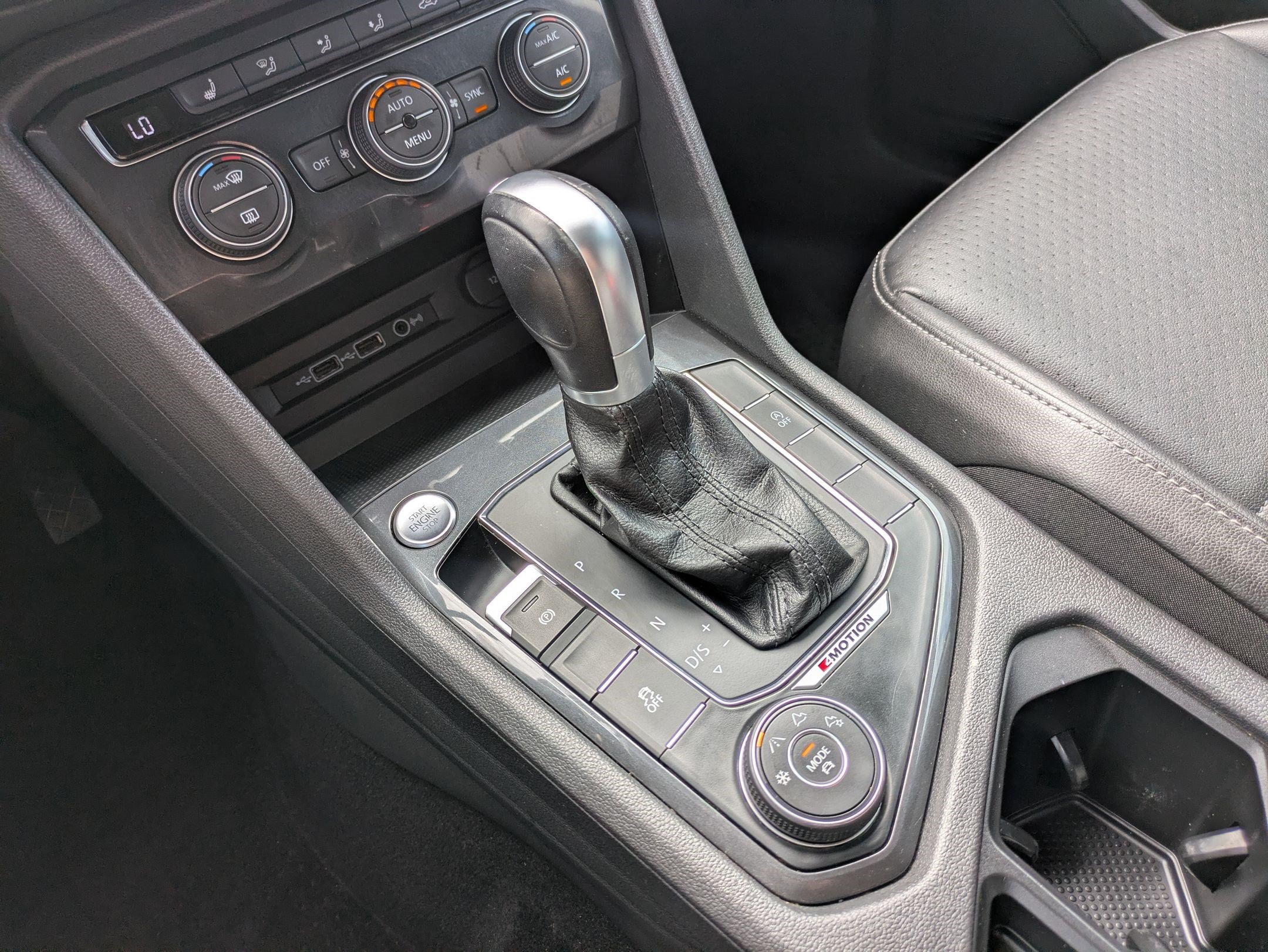 Used 2018 Volkswagen Tiguan SE w/ 3rd Row Seat Package AWD/4WD image 27