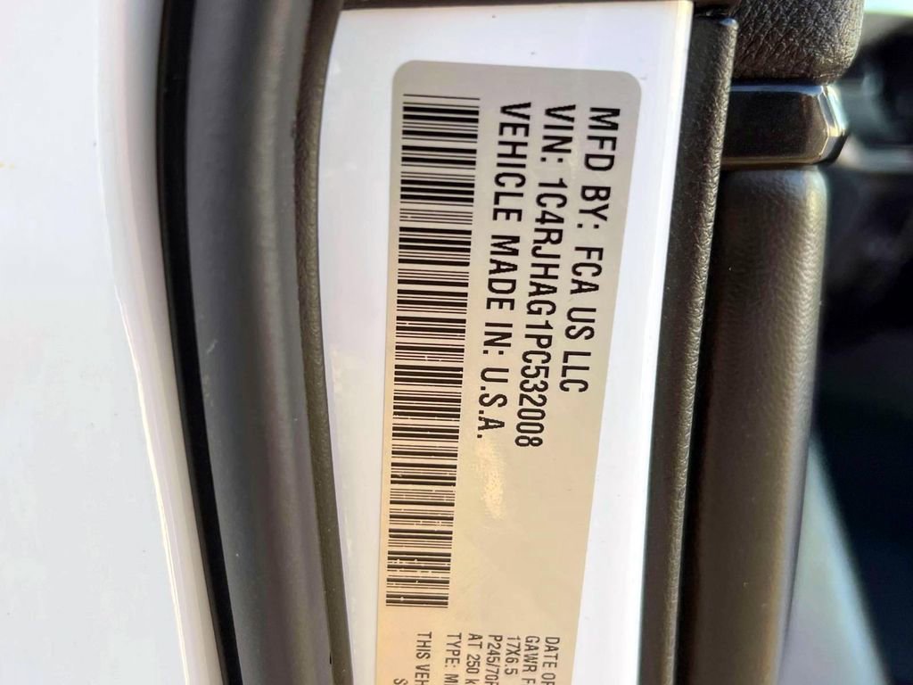 Certified 2023 Jeep Grand Cherokee Laredo w/ Luxury Tech Group I image 18