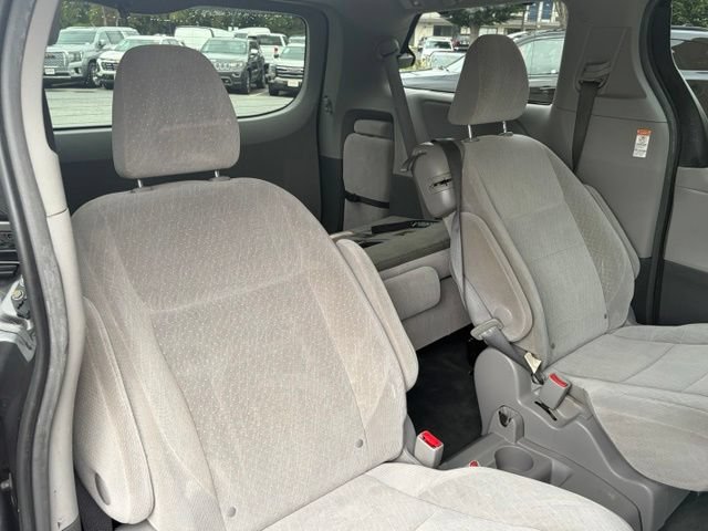 Used 2017 Toyota Sienna LE FWD image 31