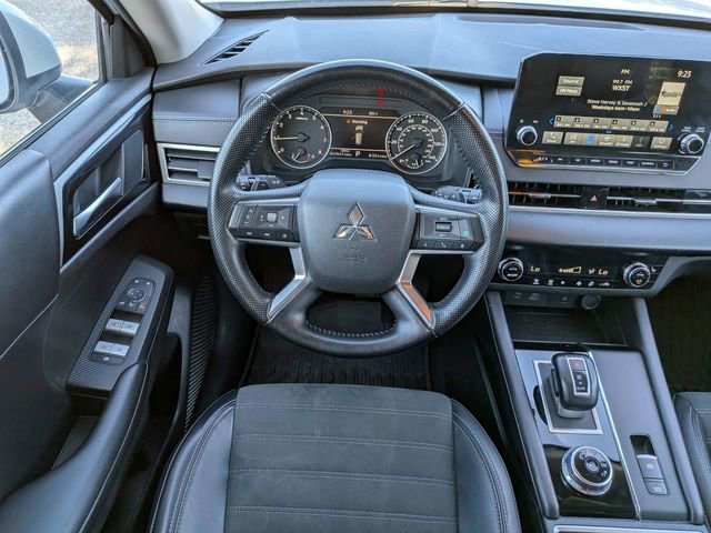Used 2024 Mitsubishi Outlander SE Black Edition FWD image 18