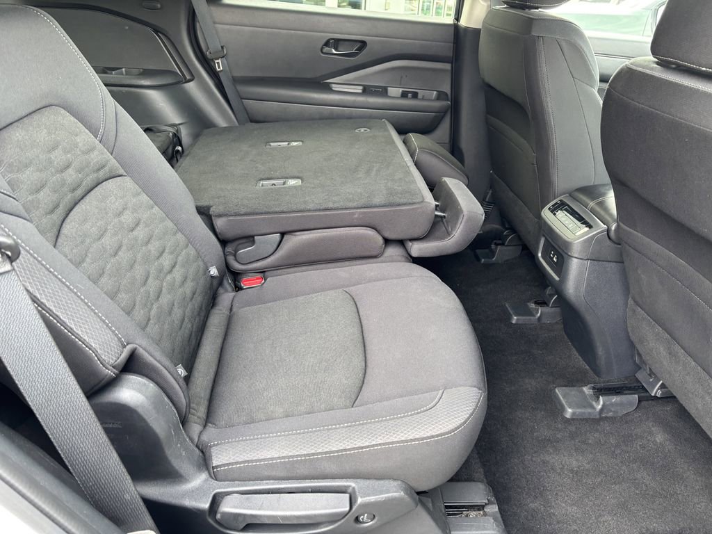 Used 2025 Nissan Pathfinder SV AWD/4WD image 31