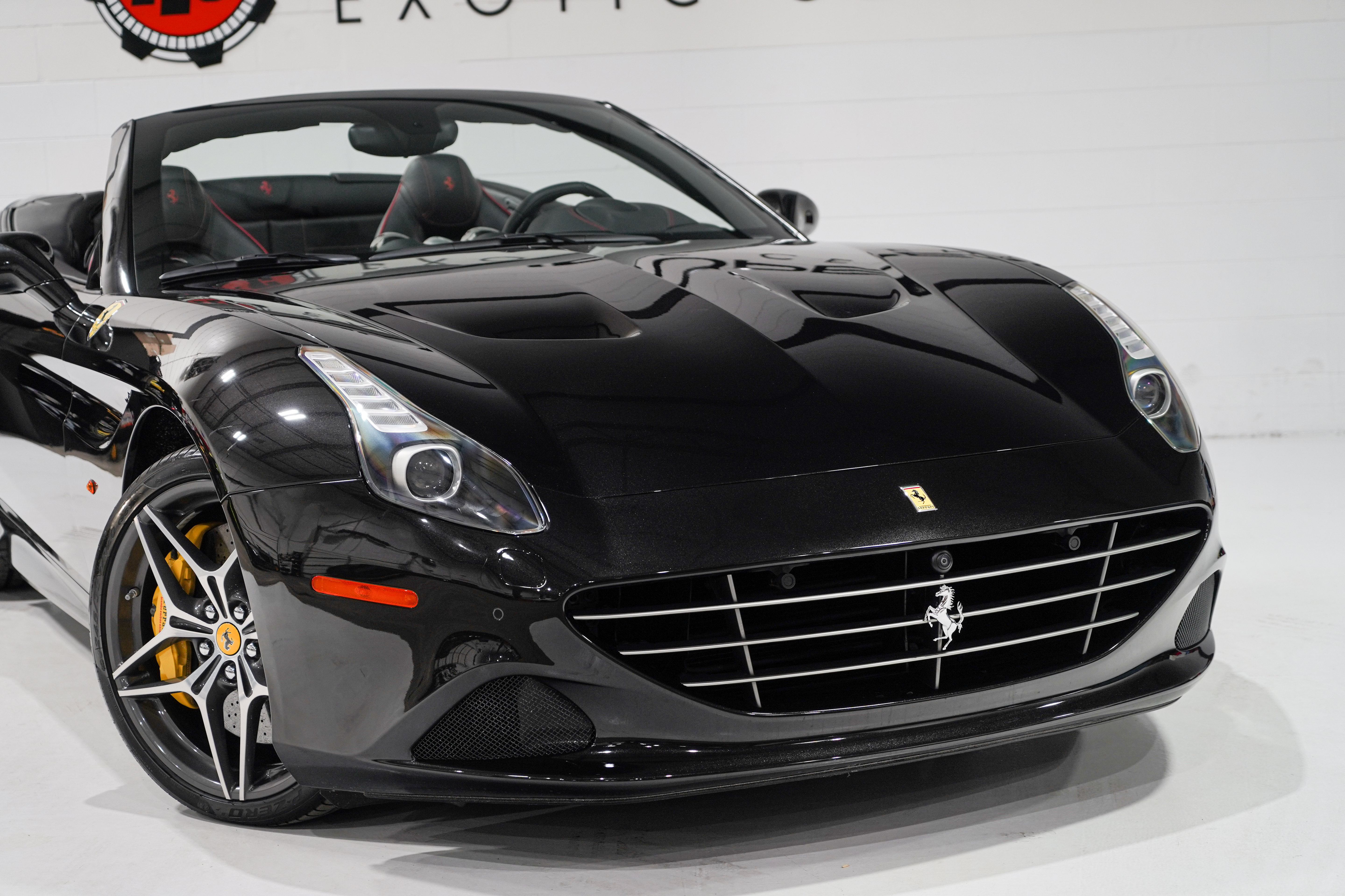 Used 2016 Ferrari California T RWD image 27