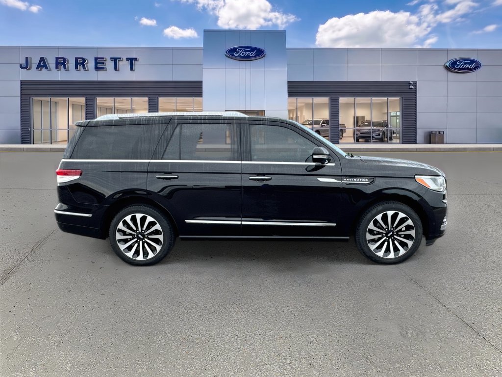Used 2023 Lincoln Navigator Reserve AWD/4WD image 8
