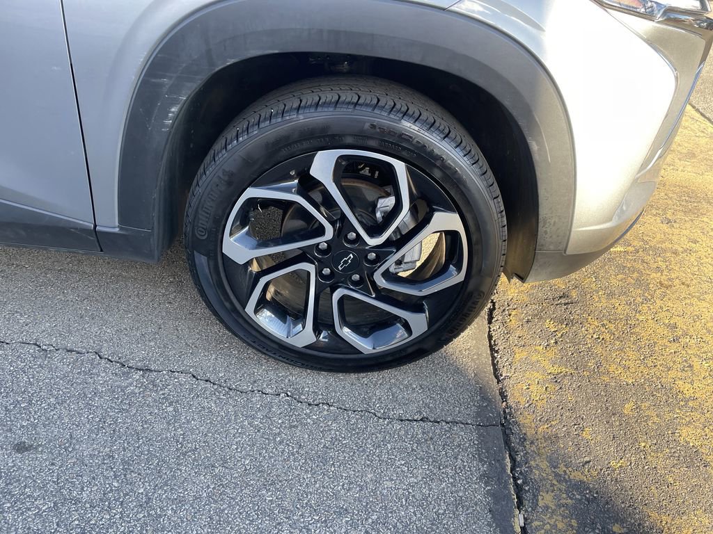 Used 2025 Chevrolet Trax RS w/ Sunroof Package image 11