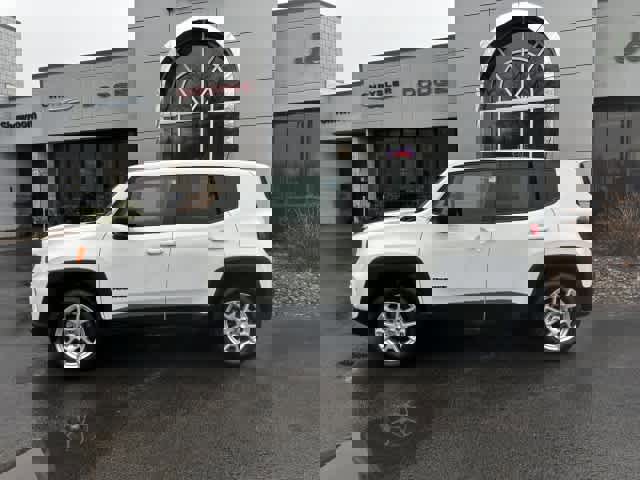 Used 2023 Jeep Renegade Latitude AWD/4WD image 3