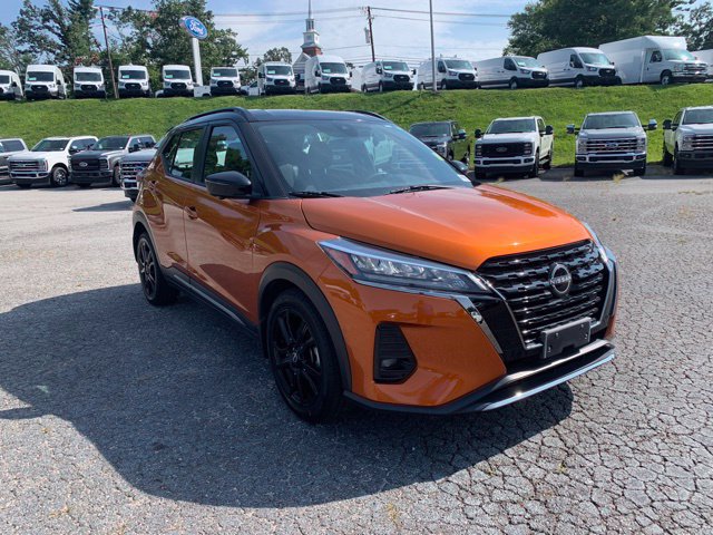 Used 2022 Nissan Kicks SR FWD image 2