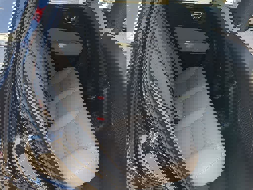 New 2026 Volvo XC60 T8 Plus w/ Protection Package Premier image 19