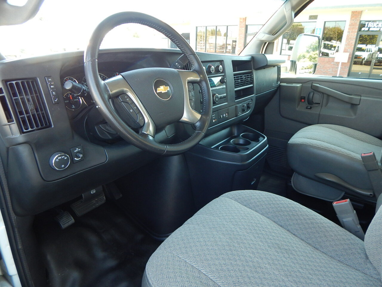 Used 2019 Chevrolet Express 4500 w/ Power Convenience Package RWD image 15