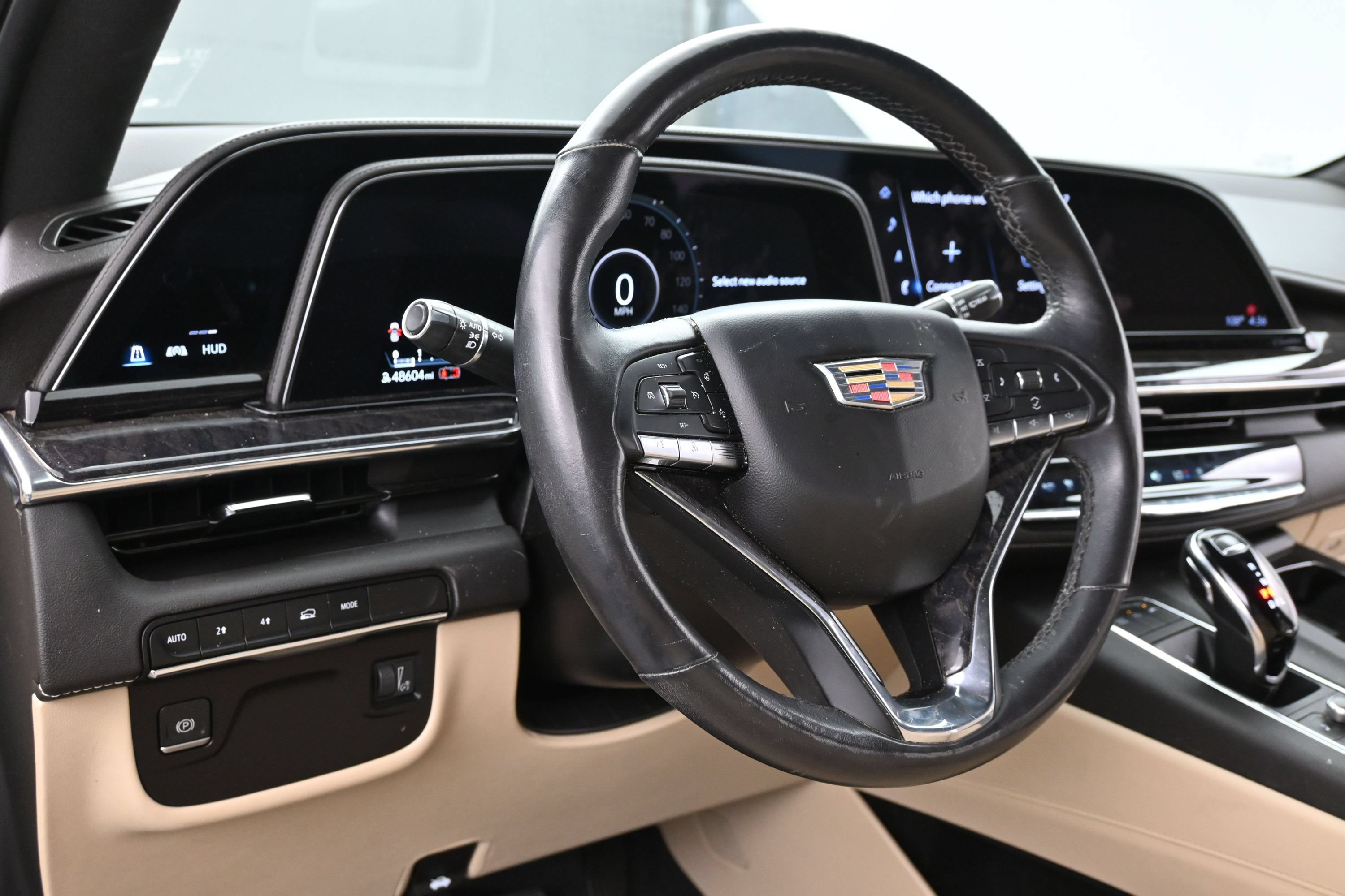 Used 2023 Cadillac Escalade Premium Luxury AWD/4WD image 13