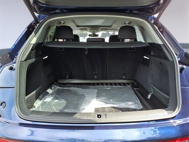 Certified 2025 Audi Q5 2.0T Premium w/ Convenience Plus Package image 8