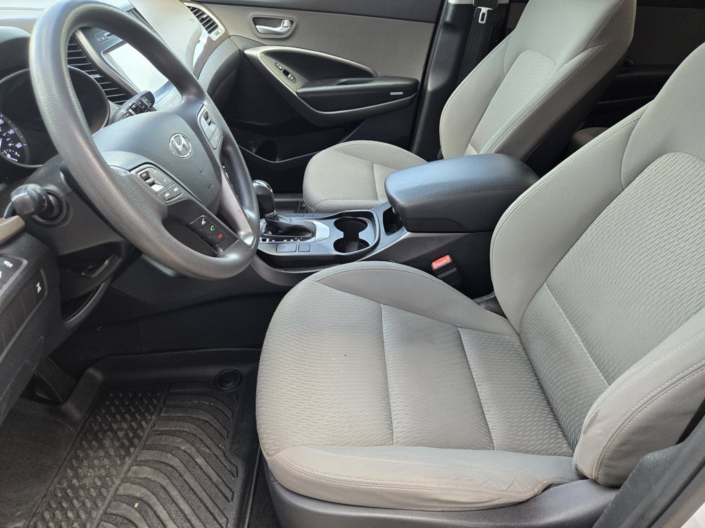 Used 2017 Hyundai Santa Fe SE AWD/4WD image 9