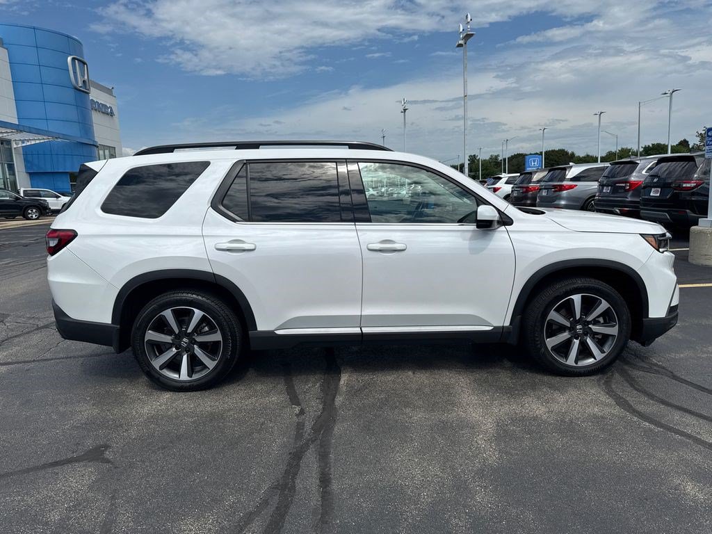 Certified 2025 Honda Pilot Touring image 12