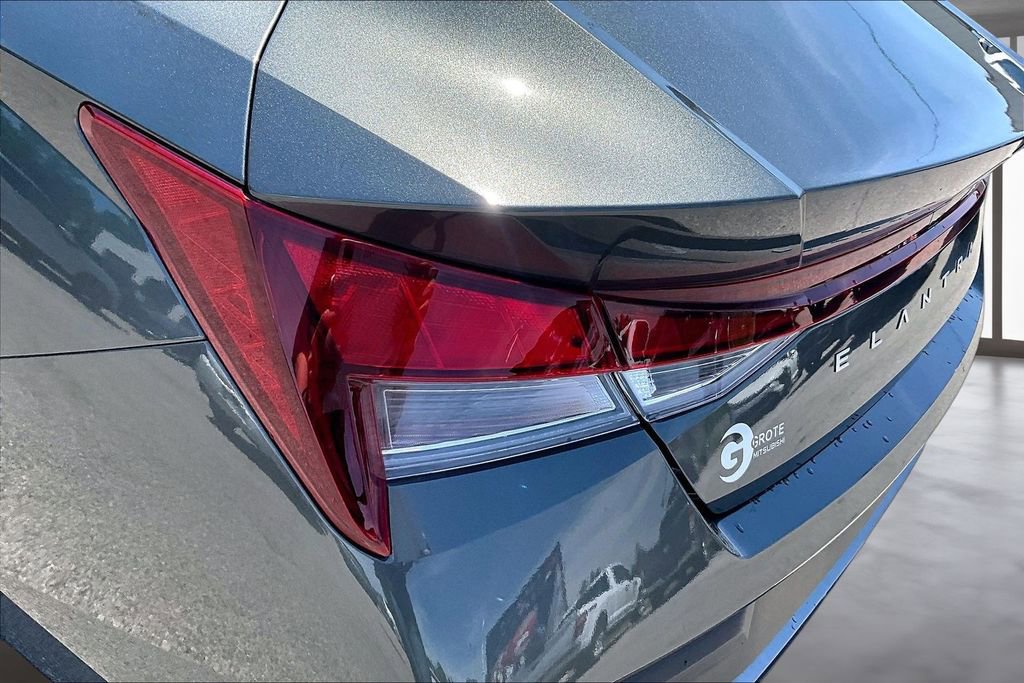Used 2024 Hyundai Elantra SE FWD image 31
