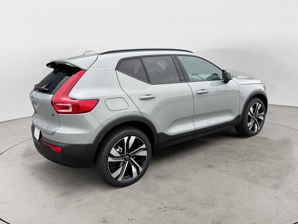 New 2026 Volvo XC40 B5 Ultra w/ Protection Package Premier AWD/4WD image 7
